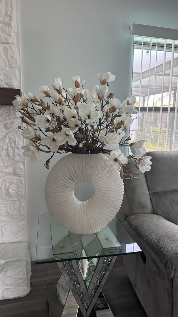 Beige vase with magnolias and wood (SET) - Image 2