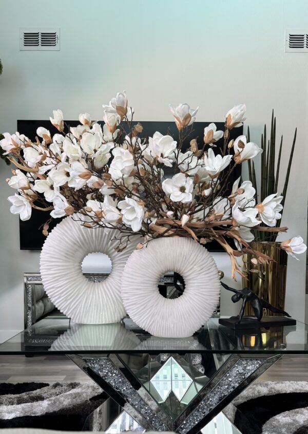 Beige vase with magnolias and wood (SET) - Image 4
