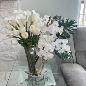 Moon-shaped vase with mixed flowers